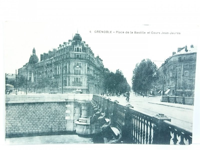 GRENOBLE - PLACE DE LA BASTILLE ET COURS JEAN