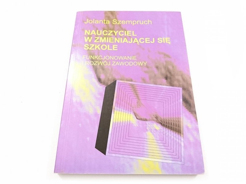 NAUCZYCIEL W ZMIENIAJĄCEJ SIĘ SZKOLE - Szempruch