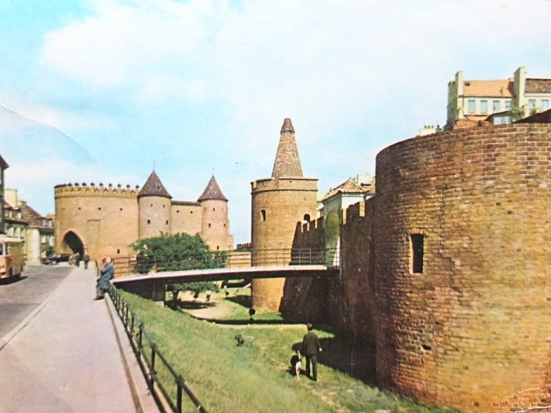 WARSZAWA. FRAGMENT MURÓW OBRONNYCH FOT. KRASSOWSKI