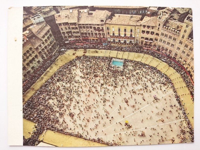 SIENA. IL PALIO NELLA PIAZZA DEL CAMPO