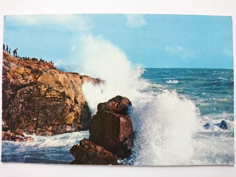 LES SABLES D'OLONNE. LA MER EN FURIE