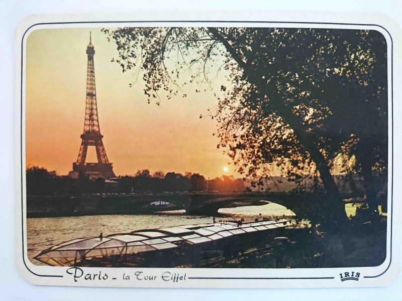 PARIS – LA COUR EIFFEL