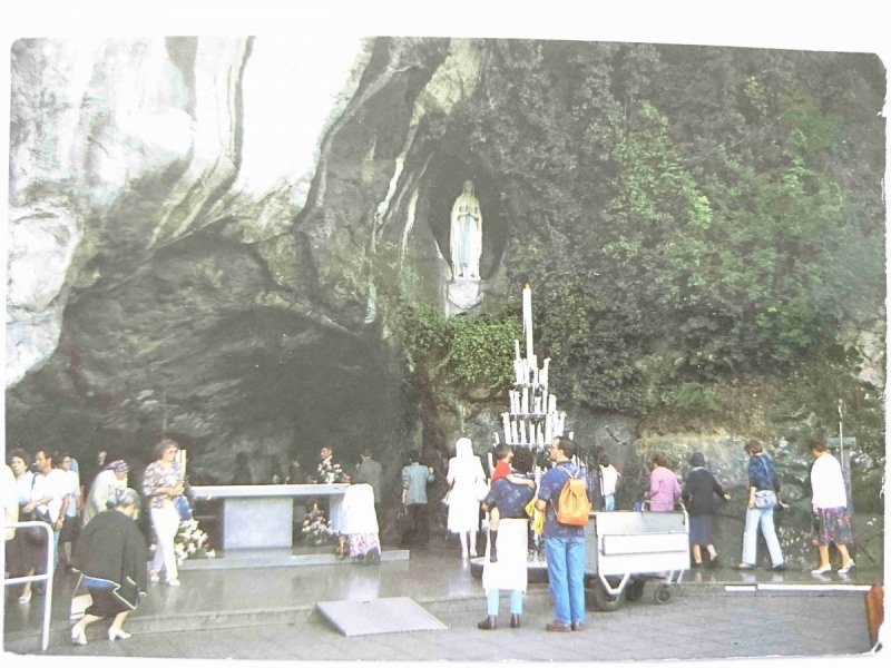 LOURDES. LA GROTTA