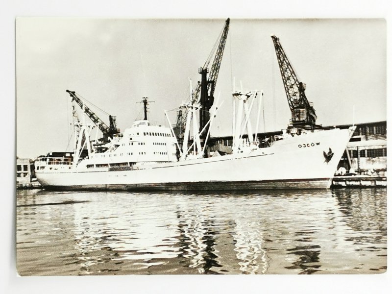 POCZTÓWKA. STATEK W PORCIE – OJCÓW   Fot. Janusz Uklejewski 