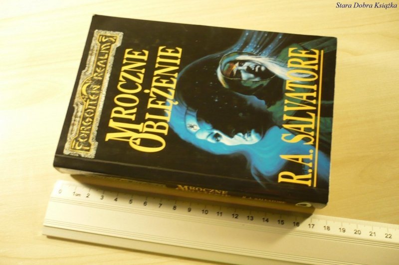 MROCZNE OBLĘŻENIE - R. A. Salvatore (2001)