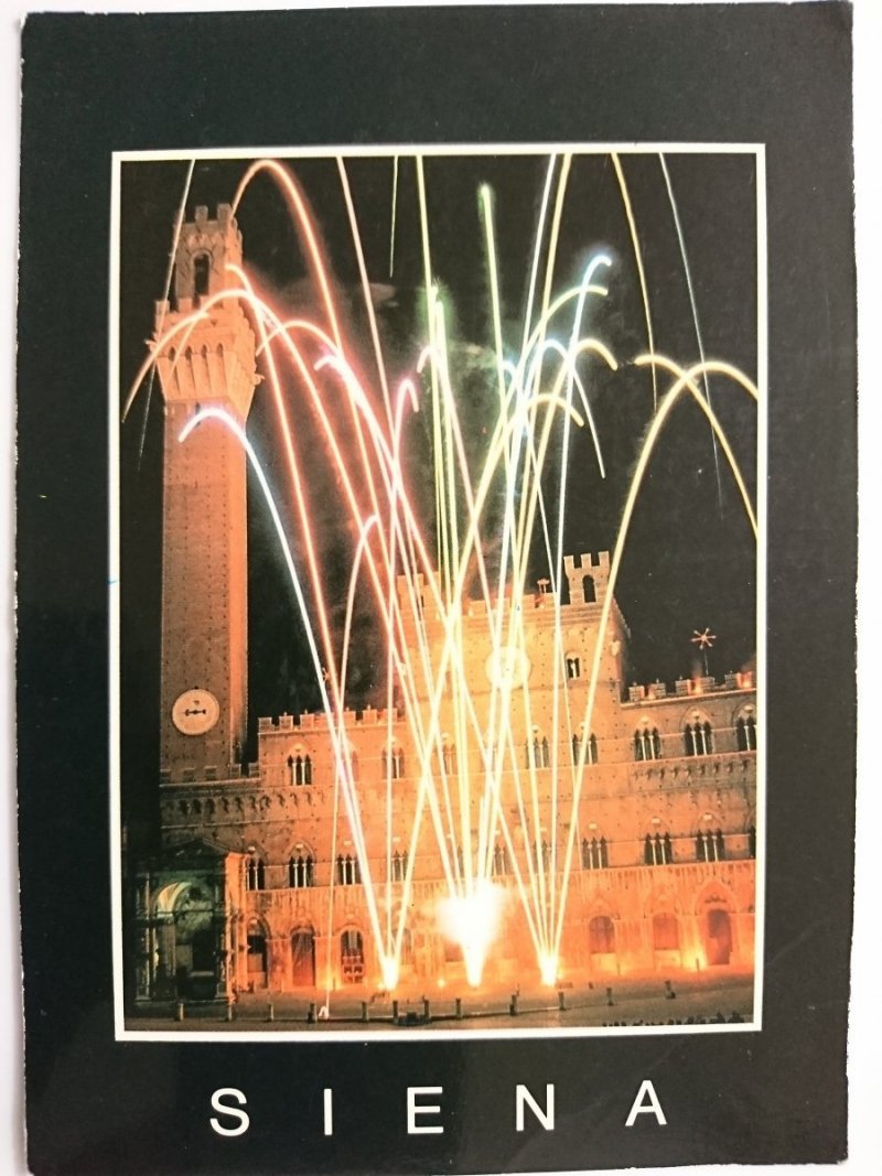 SIENA. FUOCHI ARTIFICIALI IN PIAZZA DEL CAMPO