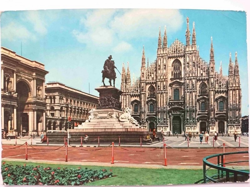MILANO. PIAZZA DEL DUOMO