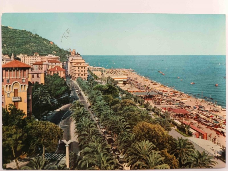 FINALE LIGURE PASSEGGIATA E VIALE DELLE PALME