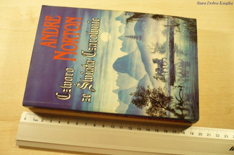 CHMURA ZE ŚWIATA CZAROWNIC - Andre Norton (1994)