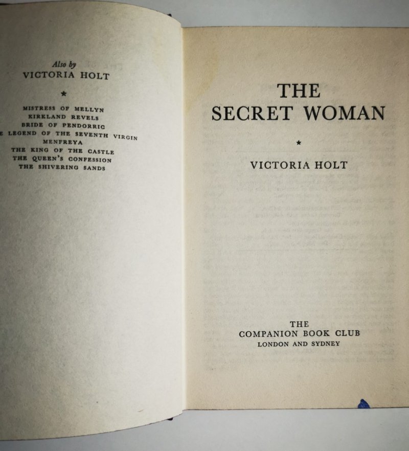 THE SECRET WOMAN - Victoria Holt