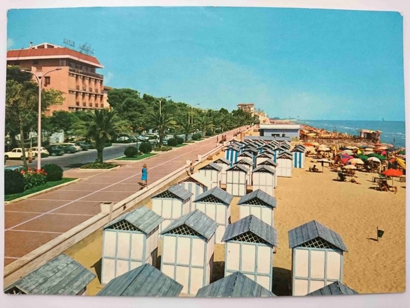 ROSETO DEGLI ABRUZZI. LUNGOMARE E SPIAGGIA