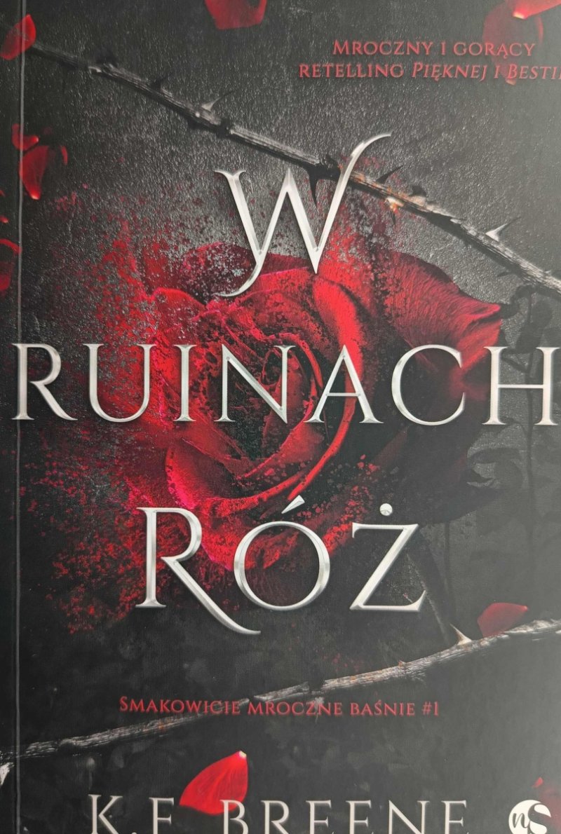 W RUINACH RÓŻ - K. F. Breene