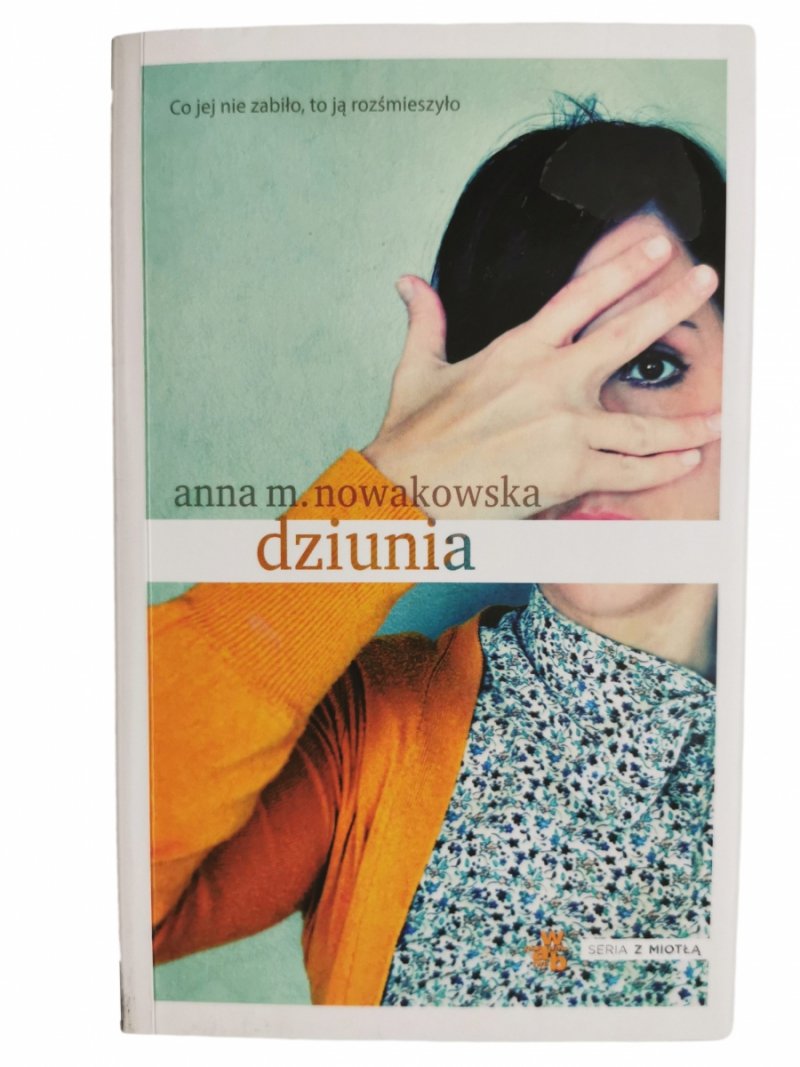 DZIUNIA - Anna M. Nowakowska