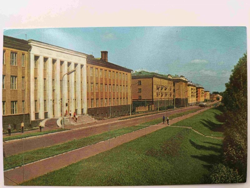 WIELKIE ŁUKI POMNIK W. I. LENINA