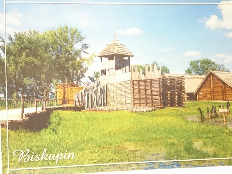 BISKUPIN. REZERWAT ARCHEOLOGICZNY FOT. GĄSOWSKI