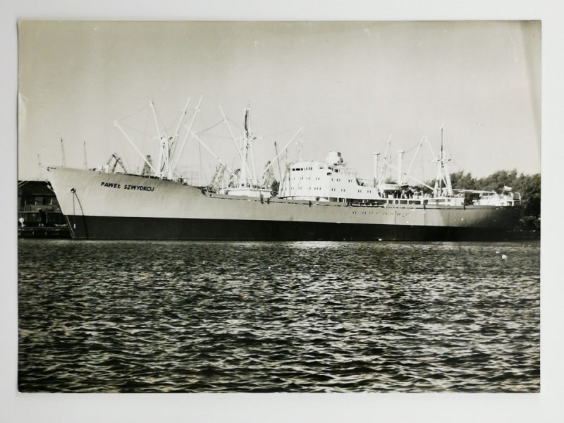 ZDJĘCIE. STATEK W PORCIE – PAWEŁ SZWYDKOJ  Fot. Janusz Uklejewski 