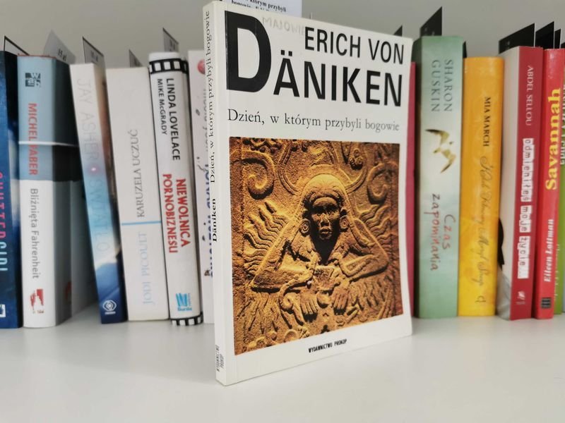 Dzień w którym przybyli bogowie - E.V. Daniken