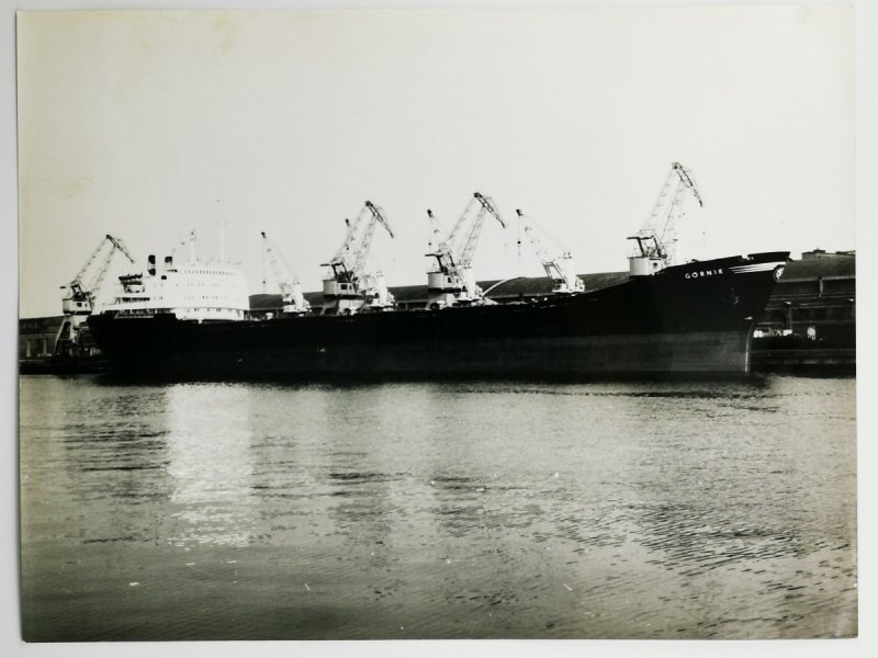 ZDJĘCIE. STATEK W PORCIE – GÓRNIK  Fot. Janusz Uklejewski 