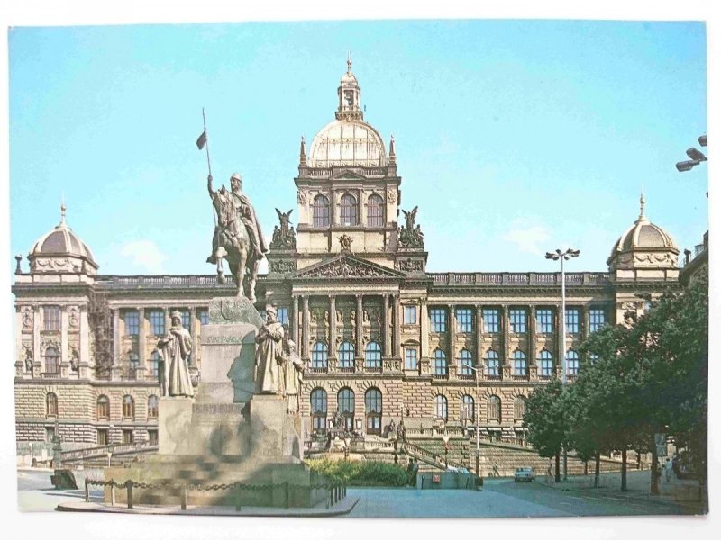 PRAHA. NARODNI MUZEUM SE SOCHOU SV. VACLAVA