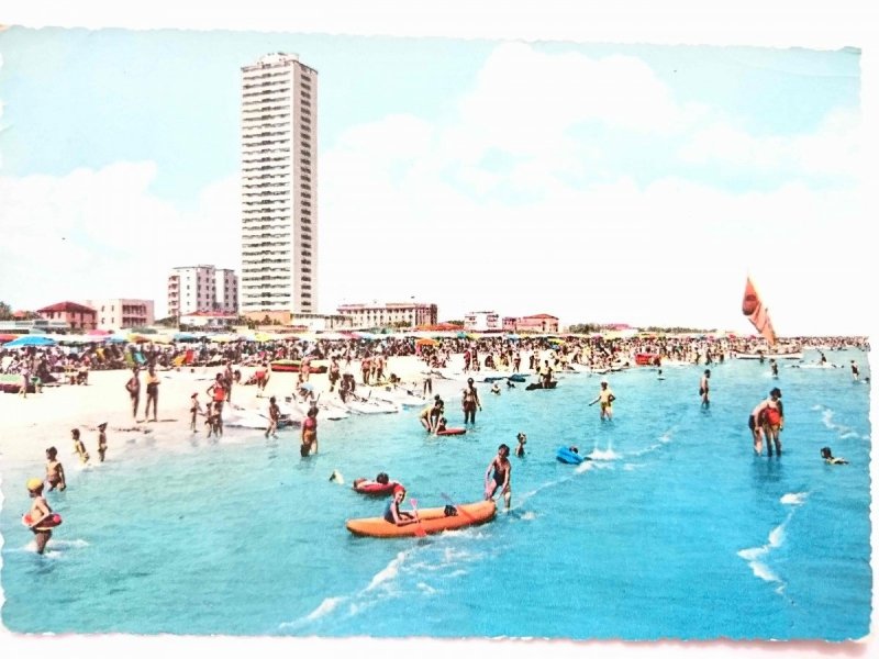 LA RIDENTE SPIAGGIA ROMAGNOLA. CESENATICO. LA SPIAGGIA