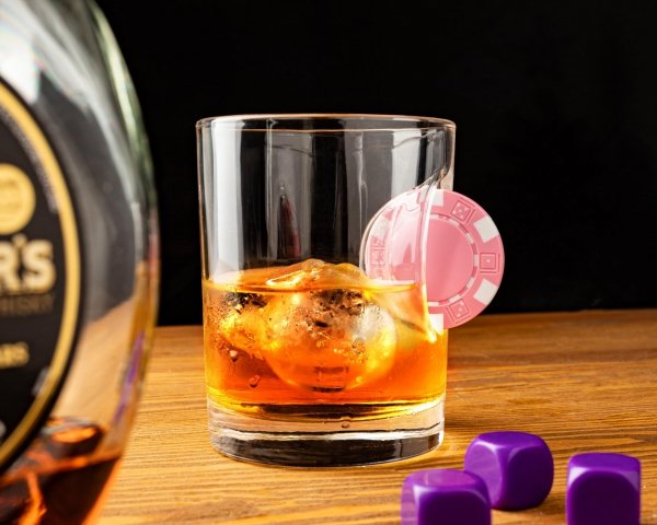 Szklanka żeton różowy - uwięziony w szkle