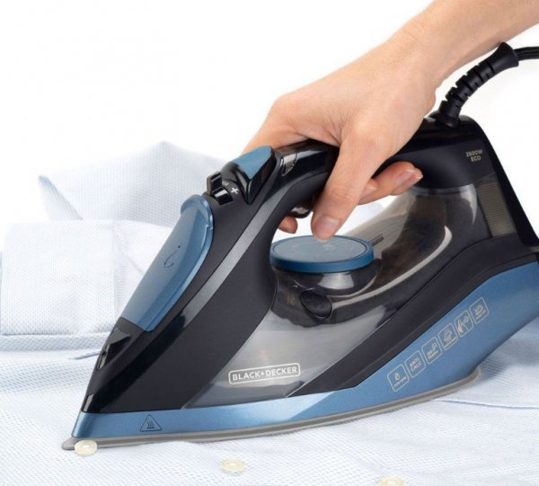 Żelazko parowe Black+Decker  BXIR2801E (2800W; czarny)