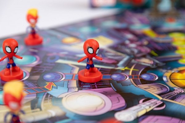 Cartamundi Gra Marvel Avengers Race Home Multi