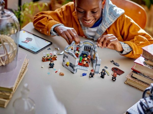 LEGO Klocki Harry Potter 76431 Zamek Hogwart Zajecia z eliksirów