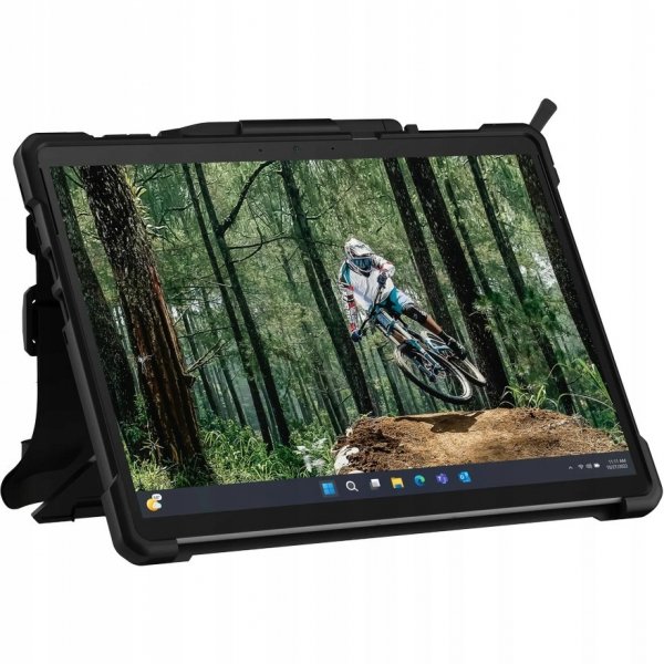 UAG Plasma-  obudowa ochronna z wbudowaną podstawką oraz paskiem na dłoń i ramię do Surface Pro 9/10/11 (ice)