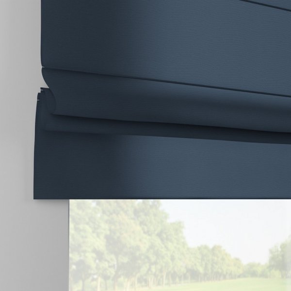 Zasadniczo kanaliki tej rolety znajdują się z przodu rolety