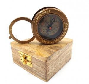 Kompas mosiężny z wysuwaną lupą 1041 w pudełku drewnianym