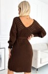 Numoco 507-3 ażurowa sweterkowa sukienka z dekoltem i wiązaniem tył
