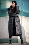 Oversizowy pikowany płaszcz czarny A541-2