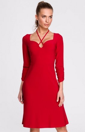 Elegancka sukienka z ozdobnym dekoltem red S308 