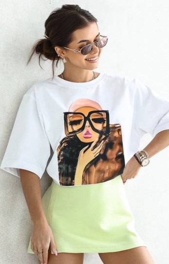 Oversizowy t-shirt damski Zamknięte oczy biały