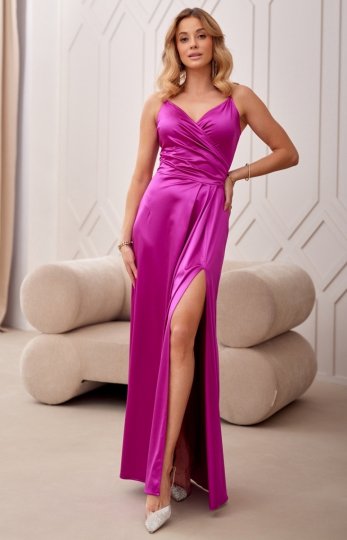 Satynowa sukienka maxi na ramiączkach różowa 462