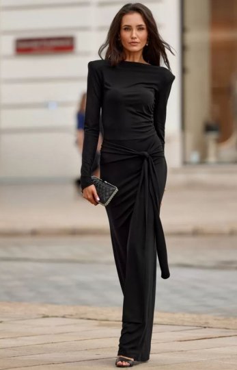 Sukienka maxi z szarfą w talii i poduszkami na ramionach czarna wiskoza