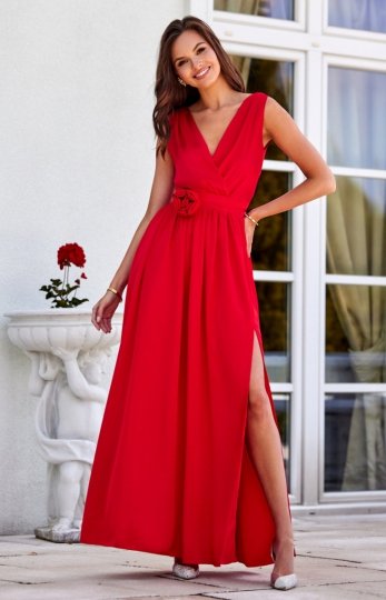 Satynowa maxi sukienka z ozdobną różą czerwona