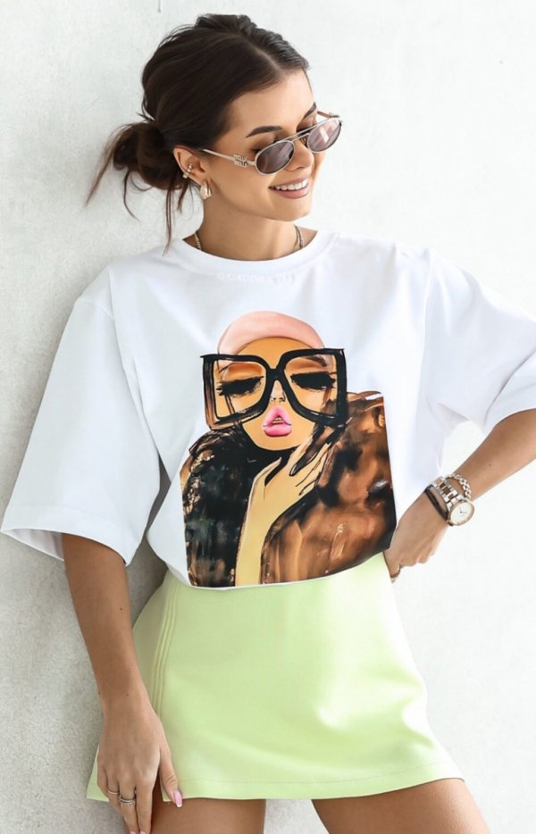 Oversizowy t-shirt damski Zamknięte oczy biały