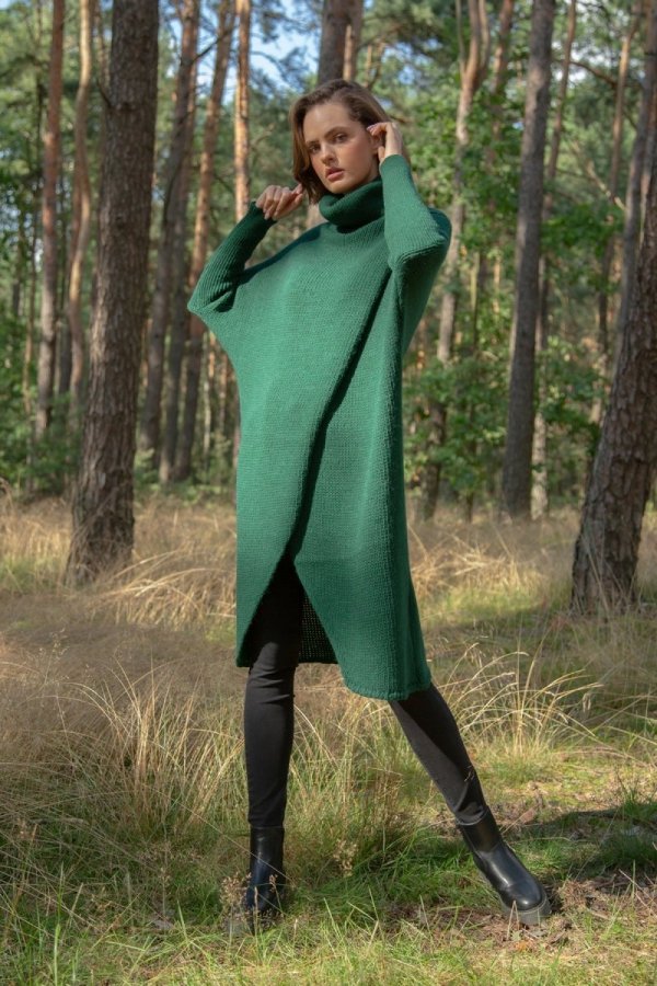 Długi sweter z golfem zielony F1052-1