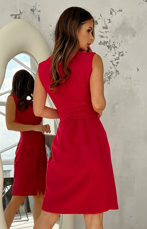 Elegancka sukienka ze stójką malinowa tył