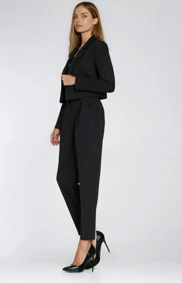 Krótki czarny żakiet damski -1