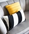 Stripes czarno biała poduszka dekoracyjna 50x30