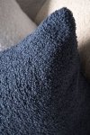 Cozy granatowa poduszka dekoracyjna 50x50
