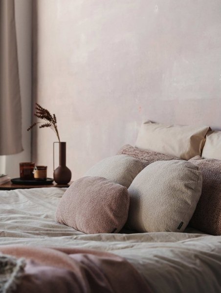 Creme-rosa Set mit 5 dekorativen Kissen für das Schlafzimmer