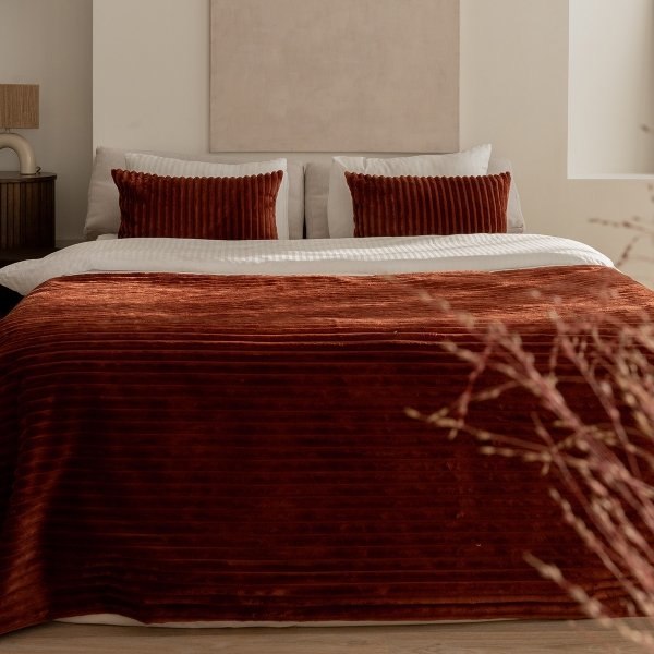 Geneva Black Bedroom Set: 2 Pillows + Bedspread