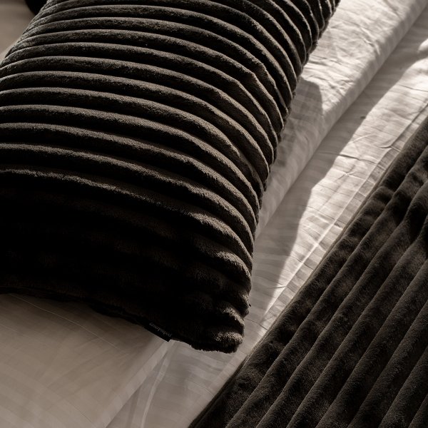 Geneva Black Bedroom Set: 2 Pillows + Bedspread