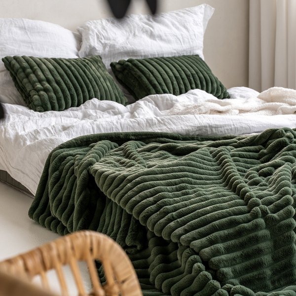 Geneva Black Bedroom Set: 2 Pillows + Bedspread