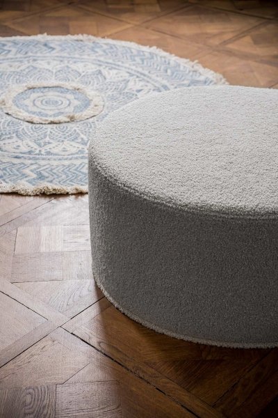 Duża kwadratowa szara pufa Cozy 60x30