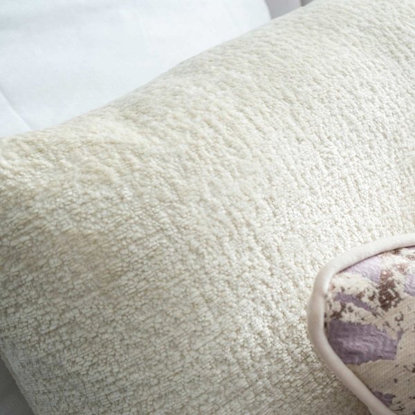 Liliowo kremowy zestaw poduszek dekoracyjnych do sypialni 